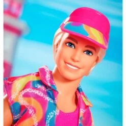Mattel Barbie The Movie - Ken-Sammelpuppe Mit Inlineskating-Outfit 10 Mattel Barbie The Movie - Ken-Sammelpuppe Mit Inlineskating-Outfit -Günstiger Spielwarenladen Mattel Barbie The Movie Ken Sammelpuppe mit Inlineskating Outfit@@1919787 4